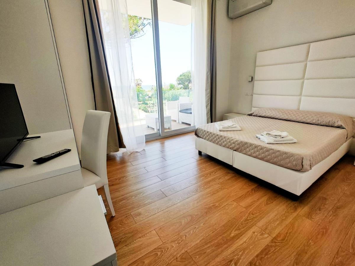 Hotel Artemide Mare Paestum Dış mekan fotoğraf