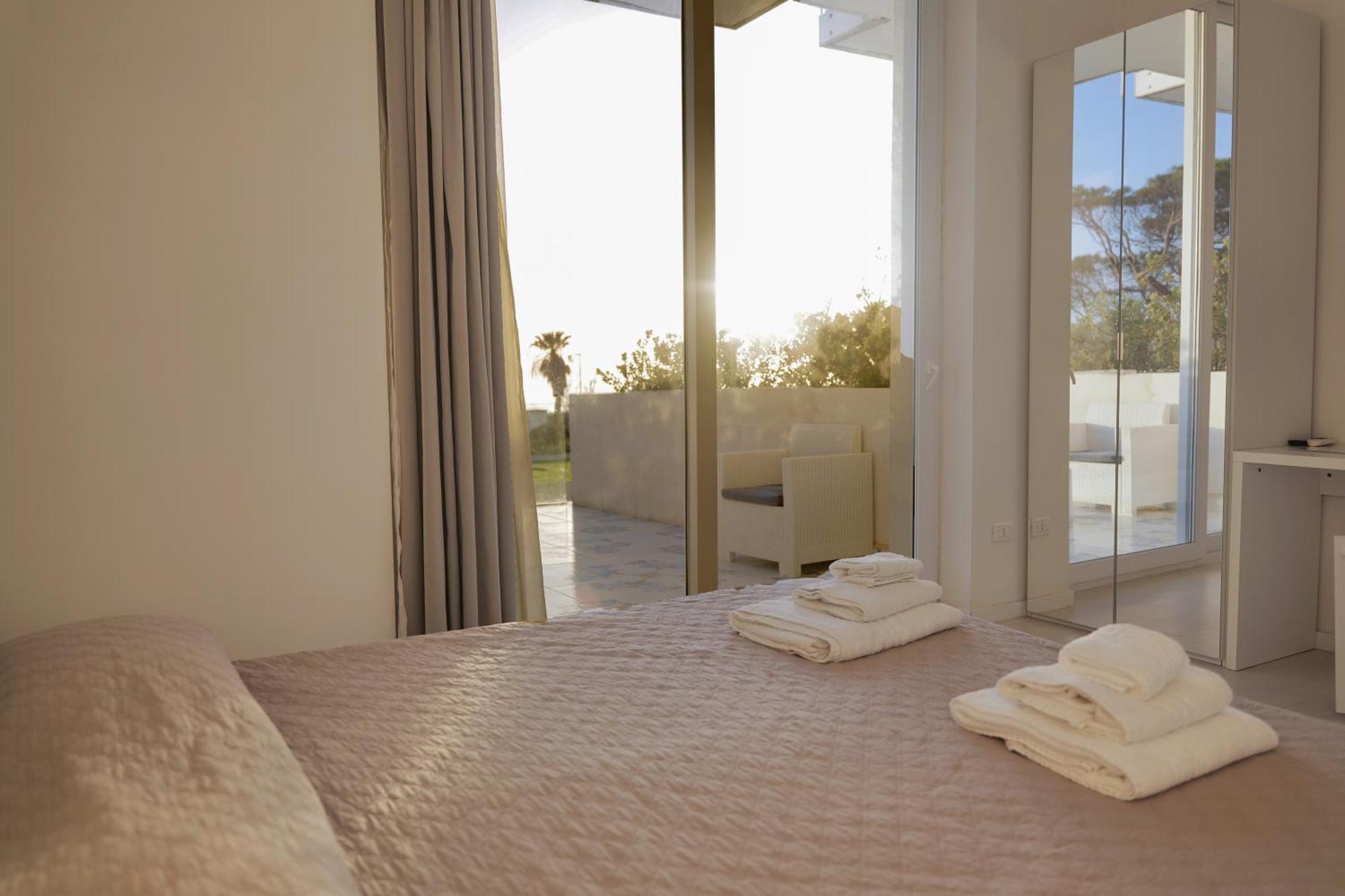 Hotel Artemide Mare Paestum Dış mekan fotoğraf
